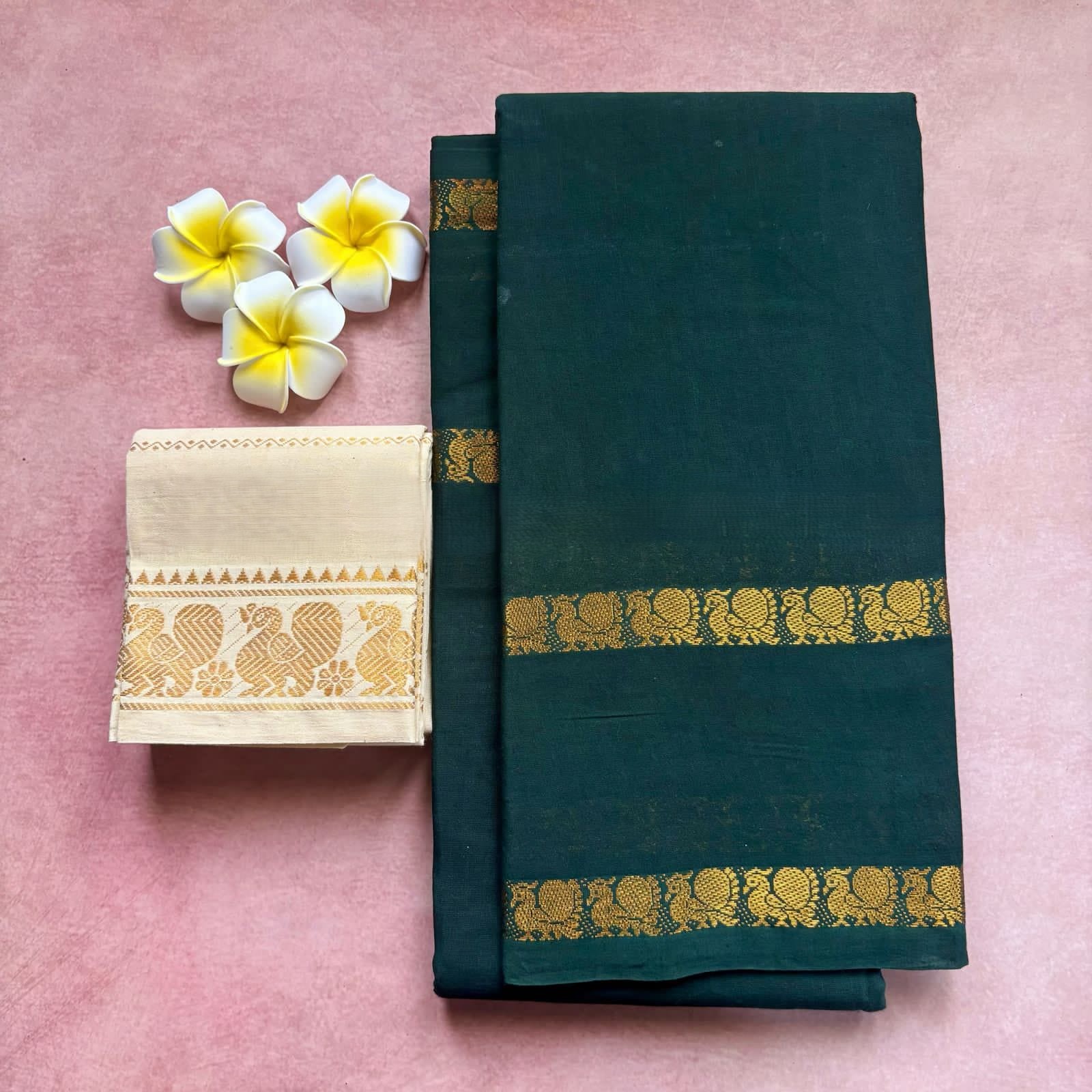 Premium Plain Sungudi Cotton Saree with Retta Petta Peacock Border